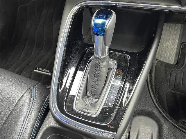 ホンダ ヴェゼル ハイブリッド e:HEV Z 愛知県 2022(令4)年 3.3万km クリスタルブラックパール ホンダセンシング/純正8インチSDナビ/・フルセグ/CD/DVD/USB/バックカメラ/ビルトインETC/クルーズコントロール追従有/ブラインドスポットインフォメーション/ハーフレザーシート/シートカバー/シートヒーターD/N/革巻きステアリング/オートライト/スマートキー/・プッシュスタート/LEDヘッドライト/・フォグランプ/電動格納ミラー/ウインカーミラー/純正アルミホイール/純正フロアマット/純正ドアバイザー/トノーカバー