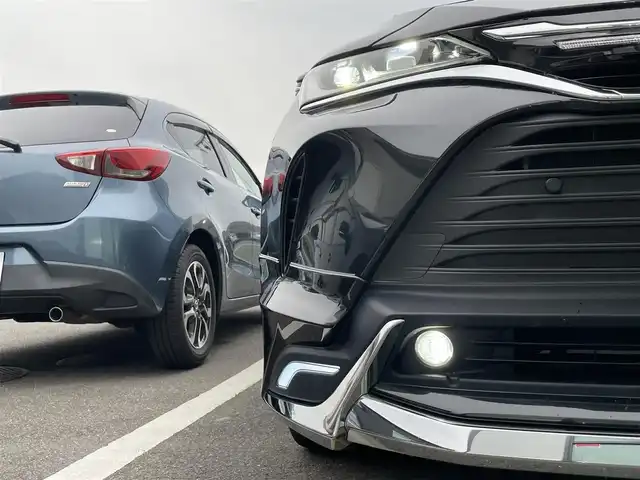 トヨタ ハリアー Z 香川県 2021(令3)年 2.3万km プレシャスブラックパール ワンオーナー/純正ナビ/BT/USB/AUX/Miracast/フルセグTV/全周囲カメラ/JBLサウンド/ハーフレザーシート/右前席パワーシート/純正LEDヘッドライト/純正フォグランプ/オートライト/オートハイビーム/純正19インチアルミホイール/モデリスタエアロ/パワーバックドア/革巻きステアリング/ステアリングスイッチ/クルーズコントロール/HUD/デジタルインナーミラー/衝突被害軽減ブレーキ/LKA/BSM/横滑り防止/コーナーセンサー/オートパーキングホールド/スマートキー×２/ビルトインETC2.0/純正フロアマット/純正ドアバイザー/電動格納ウインカードアミラー(オート機能付き)/純正ドアバイザー