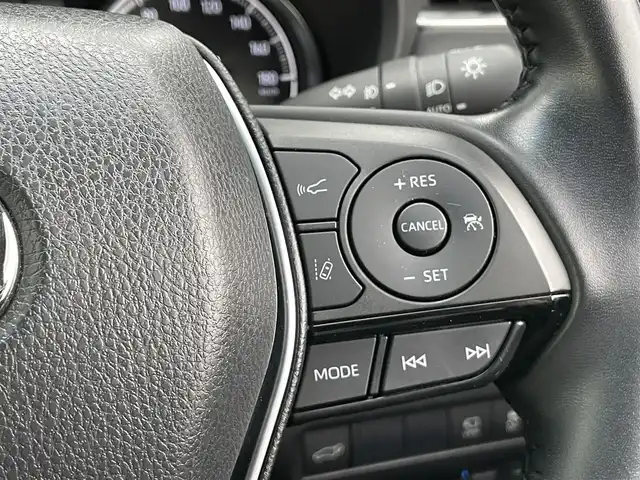 トヨタ ハリアー Z 香川県 2021(令3)年 2.3万km プレシャスブラックパール ワンオーナー/純正ナビ/BT/USB/AUX/Miracast/フルセグTV/全周囲カメラ/JBLサウンド/ハーフレザーシート/右前席パワーシート/純正LEDヘッドライト/純正フォグランプ/オートライト/オートハイビーム/純正19インチアルミホイール/モデリスタエアロ/パワーバックドア/革巻きステアリング/ステアリングスイッチ/クルーズコントロール/HUD/デジタルインナーミラー/衝突被害軽減ブレーキ/LKA/BSM/横滑り防止/コーナーセンサー/オートパーキングホールド/スマートキー×２/ビルトインETC2.0/純正フロアマット/純正ドアバイザー/電動格納ウインカードアミラー(オート機能付き)/純正ドアバイザー