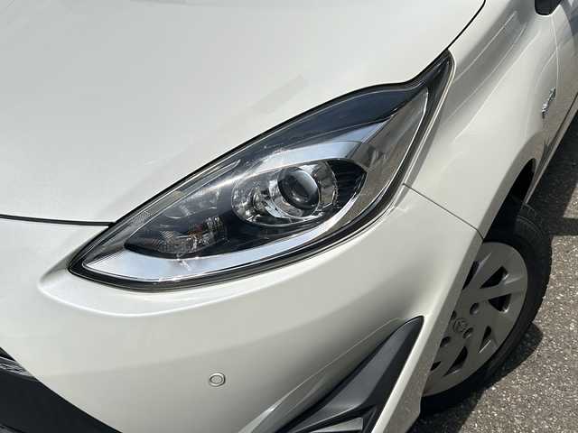 トヨタ アクア S 福井県 2018(平30)年 6.9万km ホワイトパールクリスタルシャイン スマートキー/プッシュスタート/ステアリングスイッチ/LEDヘッドライト/オートライト/オートハイビーム/ヘッドライトレベライザー/電動格納ミラー/ETC/レーンアシスト/衝突軽減/横滑り防止/コーナーセンサー/純正フロアマット/純正ドアバイザー
