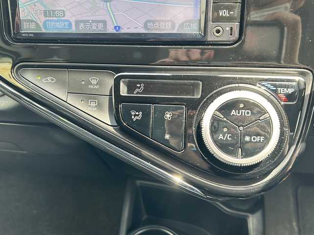 トヨタ アクア S 福井県 2018(平30)年 6.9万km ホワイトパールクリスタルシャイン スマートキー/プッシュスタート/ステアリングスイッチ/LEDヘッドライト/オートライト/オートハイビーム/ヘッドライトレベライザー/電動格納ミラー/ETC/レーンアシスト/衝突軽減/横滑り防止/コーナーセンサー/純正フロアマット/純正ドアバイザー