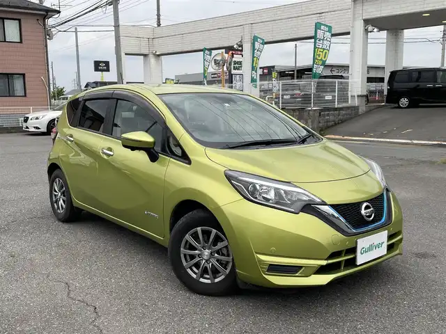 日産 ノート e－パワー X 群馬県 2016(平28)年 2.8万km オリーブグリーン ワンオーナー/純正メモリナビ、地デジ、Bluetooth、CD/　（MJ116D-W）/アラウンドビューモニター/デジタルインナーミラー/ウインカーミラー/ドアバイザー/スマートキー×２/コーナーセンサー（前後）/保証書、取説