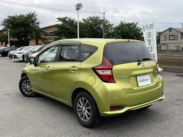 日産 ノート e－パワー X 群馬県 2016(平28)年 2.8万km オリーブグリーン ワンオーナー/純正メモリナビ、地デジ、Bluetooth、CD/　（MJ116D-W）/アラウンドビューモニター/デジタルインナーミラー/ウインカーミラー/ドアバイザー/スマートキー×２/コーナーセンサー（前後）/保証書、取説