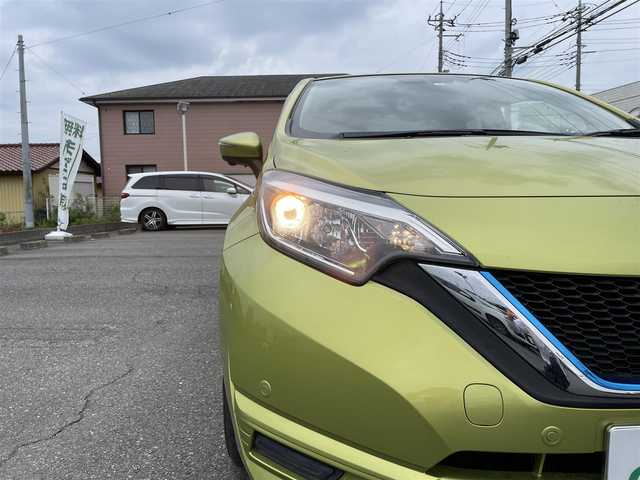 日産 ノート e－パワー X 群馬県 2016(平28)年 2.8万km オリーブグリーン ワンオーナー/純正メモリナビ、地デジ、Bluetooth、CD/　（MJ116D-W）/アラウンドビューモニター/デジタルインナーミラー/ウインカーミラー/ドアバイザー/スマートキー×２/コーナーセンサー（前後）/保証書、取説