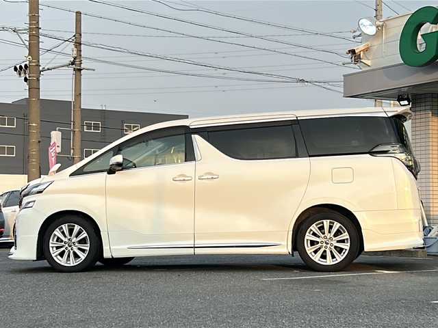トヨタ ヴェルファイア Z 愛知県 2016(平28)年 11.3万km ホワイトパールクリスタルシャイン /モデリスタエアロキット//フロントスポイラー/サイドスカート/リヤスカート/スポーツマフラー//モデリスタフロントフェイスグリルキット//フロントグリル(LED付)/フードガーニッシュ//純正グリル(車載)//社外スタッドレス(車載) 225/60/R17//ディーラーナビ(NSZN-Z66T)//フルセグTV/BT/SD/CD/DVD//純正フリップダウンモニター(V12T-R66C)//スペアスマートキー//両側パワースライドドア//純正フロアマット//純正エントランスマット//純正ドアバイザー//オートHIDヘッドライト//フォグランプ//横滑り防止装置//クリアランスソナー//ECO MODE//ナノイー搭載エアコン//ムードランプ//レザーステアリング//ステアリングスイッチ//保証書//取扱説明書