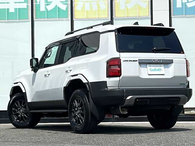 トヨタ ランドクルーザー ２５０ VX 山形県 2024(令6)年 0.2万km プラチナホワイトパールマイカ ４WD/ガソリン車/サポカーS/純正ナビ/（AM/FM/フルセグ/BT/Miracast）/モデリスタエアロ/・フロントアンダーガード/・フロントアンダーカバー/・リヤアンダーガーニッシュ/サンルーフ/本革シート/パノラミックビューモニター/純正前後ドライブレコーダー/全車速追従機能付きクルーズコントロール/マルチテレインセレクト（走行支援モード選択）/電動パワーステアリング/パーキングサポートブレーキ/集中ドアロック/デジタルインナーミラー/シートヒーター/エアシート/パワーバックドア/ステアリングスイッチ