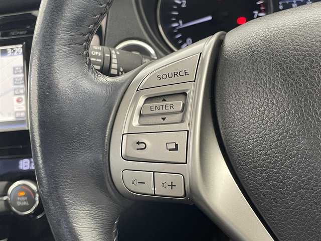 日産 エクストレイル 20X エマージェンシーブレーキ 埼玉県 2015(平27)年 6.9万km バーニングレッド 純正ナビ　フリップダウンモニター　アラウンドビューモニター　ビルトインＥＴＣ　ＬＥＤライト　デジタルインナーミラー　クルーズコントロール　シートヒーター　カプロンシート　オートライト　地デジＴＶ