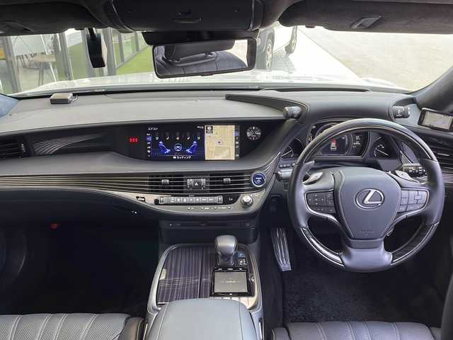 レクサス ＬＳ 500h バージョンL 愛知県 2018(平30)年 3.3万km ソニッククォーツ レクサスセーフティシステム/衝突軽減システム/純正１２型SDナビ/三眼LEDヘッドライト/全方位カメラ/レーダークルーズコントロール/シートヒーター/エアシート/フルセグ/CD/DVD/Bluetooth/バックカメラ/電動リアゲート/パワーシート/ヘッドアップディスプレイ/コーナーセンサー/純正アルミホイール/ＥＴＣ２．０/ブラインドスポットモニター/パドルシフト/ステアリングヒーター/インテリジェントミラー/オートマチックハイビーム/ドライブレコーダー/ステアリングスイッチ/スマートキー/プッシュスタート