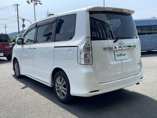 トヨタ ヴォクシー ZS 煌Ⅲ 兵庫県 2012(平24)年 7.3万km パール 純正ナビ/・BT/・フルセグTV/・CD/DVD/バックカメラ/LEDライト/純正ドアバイザー/パドルシフト/ハーフレザーシート/純正フロアマット/ミラーウインカー/両側パワースライドドア/ETC