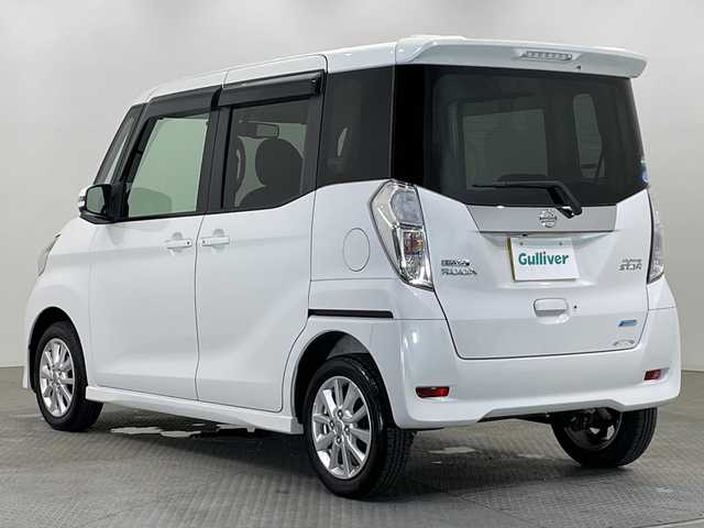 日産 デイズ ルークス ハイウェイスターX 栃木県 2015(平27)年 5.3万km ホワイトパール 純正ナビ/(CD/DVD/フルセグTV/Bluetooth/SD/USB)/全方位カメラ/片側パワースライドドア/禁煙車/オートライト/横滑り防止装置/スマートキー/プッシュスタート/ステアリングスイッチ/革巻きステアリング/ウィンカーミラー/電動格納ミラー/純正14インチアルミホイール/純正フロアマット