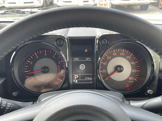 スズキ ジムニー ノマド FC 富山県 2025(令7)年 0.1万km 黒  4WD/ セーフティサポート/・　デュアルカメラブレーキサポート/・　誤発進抑制機能/・　後退時ブレーキサポート/・　後方誤発進抑制機能/・　車線逸脱警報/・　アダプティブクルーズコントロール/・　ハイビームアシスト/・　標識認識機能/・　ふらつき警報/・　先行車発進お知らせ機能/ D/N席シートヒーター/ LEDヘッドライト/・　ヘッドランプウォッシャー/ フォグライト/・　電動オート格納機能/・　ヒーター/ 純正15インチアルミホイール/ 背面タイヤハーフカバー/ 撥水加工ファブリックシート