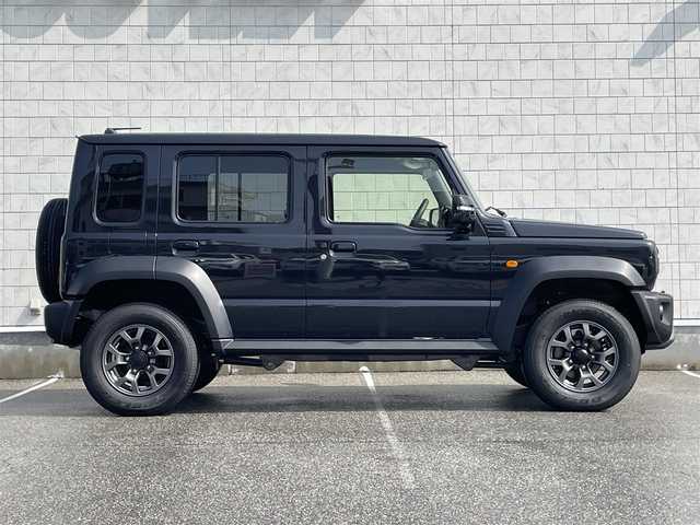 スズキ ジムニー ノマド FC 富山県 2025(令7)年 0.1万km 黒  4WD/ セーフティサポート/・　デュアルカメラブレーキサポート/・　誤発進抑制機能/・　後退時ブレーキサポート/・　後方誤発進抑制機能/・　車線逸脱警報/・　アダプティブクルーズコントロール/・　ハイビームアシスト/・　標識認識機能/・　ふらつき警報/・　先行車発進お知らせ機能/ D/N席シートヒーター/ LEDヘッドライト/・　ヘッドランプウォッシャー/ フォグライト/・　電動オート格納機能/・　ヒーター/ 純正15インチアルミホイール/ 背面タイヤハーフカバー/ 撥水加工ファブリックシート