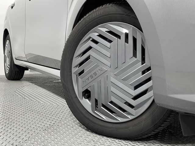 日産 ノート X 広島県 2024(令6)年 0.3万km ダークメタルグレー 禁煙車/純正ナビ/アラウンドビューモニター/インテリジェントルームミラー/プロパイロット/ブラインドスポットモニター/オートホールド付電動パーキングブレーキ/アダブティブヘッドライト/衝突軽減/レーンキープ/ハンドル支援/踏み間違い防止/ヘッドライトレベライザー/エアバッグ(運転席/助手席)/純正16インチホイールキャップ(185/60/R16)