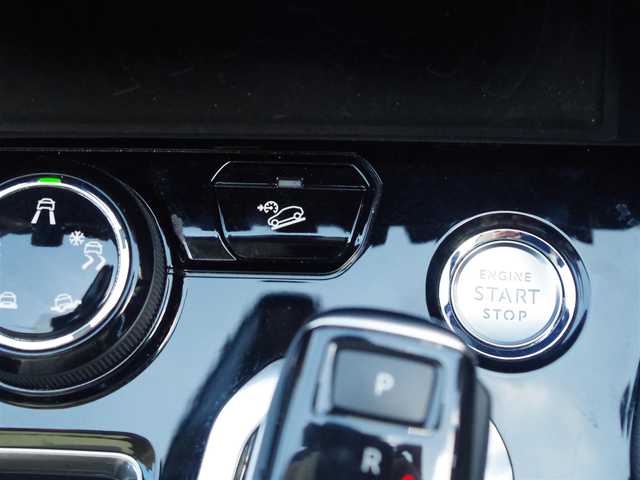プジョー ３００８ クロスシティ ブルーHDi 埼玉県 2020(令2)年 3.6万km パール 特別仕様車/1オーナー/ブラックハーフレザーシート/アダプティブクルーズコントロール/パノラミックスライディングルーフ/CarPlay/パークセンサー/ブラインドスポットモニター/サイド/バックカメラ/ETC/ワイヤレス充電/シートヒーター/シートポジションメモリー機能/Bluetooth/ルームミラー内臓サイドカメラ