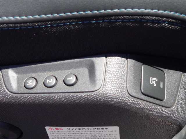 プジョー ３００８ クロスシティ ブルーHDi 埼玉県 2020(令2)年 3.6万km パール 特別仕様車/1オーナー/ブラックハーフレザーシート/アダプティブクルーズコントロール/パノラミックスライディングルーフ/CarPlay/パークセンサー/ブラインドスポットモニター/サイド/バックカメラ/ETC/ワイヤレス充電/シートヒーター/シートポジションメモリー機能/Bluetooth/ルームミラー内臓サイドカメラ