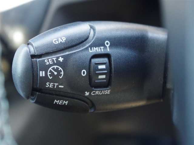 プジョー ３００８ クロスシティ ブルーHDi 埼玉県 2020(令2)年 3.6万km パール 特別仕様車/1オーナー/ブラックハーフレザーシート/アダプティブクルーズコントロール/パノラミックスライディングルーフ/CarPlay/パークセンサー/ブラインドスポットモニター/サイド/バックカメラ/ETC/ワイヤレス充電/シートヒーター/シートポジションメモリー機能/Bluetooth/ルームミラー内臓サイドカメラ