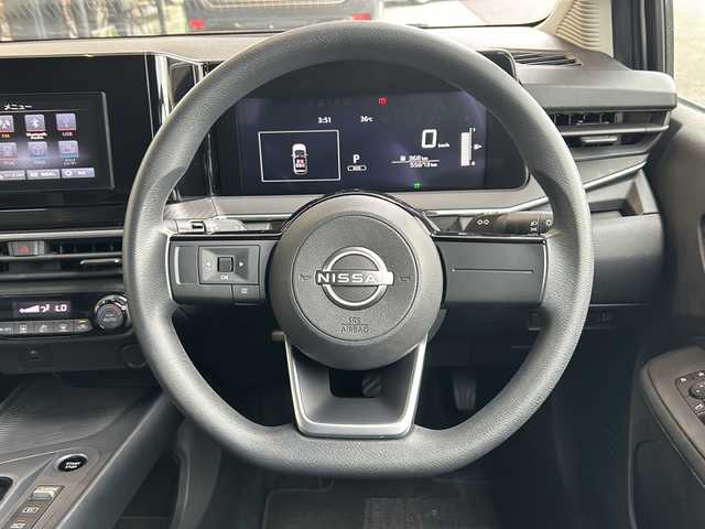 日産 ノート S 愛知県 2021(令3)年 5.6万km ブリリアントシルバー 衝突被害軽減ブレーキ/純正7インチディスプレイオーディオナビ（ナビ無し）/Bluetooth/バックカメラ/コーナーセンサー/純正アルミホイール/ETC/ステアリングスイッチ/スマートキー/プッシュスタート