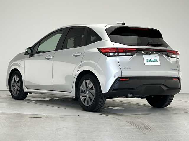 日産 ノート S 愛知県 2021(令3)年 5.6万km ブリリアントシルバー 衝突被害軽減ブレーキ/純正7インチディスプレイオーディオナビ（ナビ無し）/Bluetooth/バックカメラ/コーナーセンサー/純正アルミホイール/ETC/ステアリングスイッチ/スマートキー/プッシュスタート