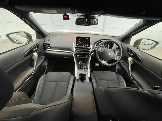三菱 エクリプス クロス ＰＨＥＶ P 千葉県 2021(令3)年 3.5万km チタニウムグレーメタリック ワンオーナー/純正メモリナビ/・DTV/Bluetooth/Apple CarPlay/全方位カメラ/ヘッドアップディスプレイ/前後ドライブレコーダー/前席シートヒーター/パワーシート/ハーフレザーシート/ステアリングヒーター/e-Assist/・衝突被害軽減ブレーキシステム/・車線逸脱警報システム/・レーダークルーズコントロール/・オートマチックハイビーム/・誤発進抑制機能/・後側方車両検知警報システム/・後退時車両検知システム/アクティブスタビリティコントロール/パーキングセンサー/純正LEDヘッドライト/純正18インチアルミホイール/純正フロアマット/プッシュエンジンスタート/スマートキー×２/取扱説明書/保証書