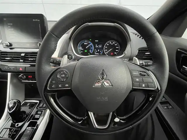 三菱 エクリプス クロス ＰＨＥＶ P 千葉県 2021(令3)年 3.5万km チタニウムグレーメタリック ワンオーナー/純正メモリナビ/・DTV/Bluetooth/Apple CarPlay/全方位カメラ/ヘッドアップディスプレイ/前後ドライブレコーダー/前席シートヒーター/パワーシート/ハーフレザーシート/ステアリングヒーター/e-Assist/・衝突被害軽減ブレーキシステム/・車線逸脱警報システム/・レーダークルーズコントロール/・オートマチックハイビーム/・誤発進抑制機能/・後側方車両検知警報システム/・後退時車両検知システム/アクティブスタビリティコントロール/パーキングセンサー/純正LEDヘッドライト/純正18インチアルミホイール/純正フロアマット/プッシュエンジンスタート/スマートキー×２/取扱説明書/保証書