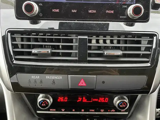 三菱 エクリプス クロス ＰＨＥＶ P 千葉県 2021(令3)年 3.5万km チタニウムグレーメタリック ワンオーナー/純正メモリナビ/・DTV/Bluetooth/Apple CarPlay/全方位カメラ/ヘッドアップディスプレイ/前後ドライブレコーダー/前席シートヒーター/パワーシート/ハーフレザーシート/ステアリングヒーター/e-Assist/・衝突被害軽減ブレーキシステム/・車線逸脱警報システム/・レーダークルーズコントロール/・オートマチックハイビーム/・誤発進抑制機能/・後側方車両検知警報システム/・後退時車両検知システム/アクティブスタビリティコントロール/パーキングセンサー/純正LEDヘッドライト/純正18インチアルミホイール/純正フロアマット/プッシュエンジンスタート/スマートキー×２/取扱説明書/保証書