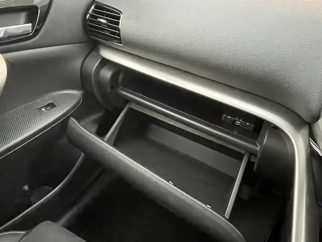 三菱 エクリプス クロス ＰＨＥＶ P 千葉県 2021(令3)年 3.5万km チタニウムグレーメタリック ワンオーナー/純正メモリナビ/・DTV/Bluetooth/Apple CarPlay/全方位カメラ/ヘッドアップディスプレイ/前後ドライブレコーダー/前席シートヒーター/パワーシート/ハーフレザーシート/ステアリングヒーター/e-Assist/・衝突被害軽減ブレーキシステム/・車線逸脱警報システム/・レーダークルーズコントロール/・オートマチックハイビーム/・誤発進抑制機能/・後側方車両検知警報システム/・後退時車両検知システム/アクティブスタビリティコントロール/パーキングセンサー/純正LEDヘッドライト/純正18インチアルミホイール/純正フロアマット/プッシュエンジンスタート/スマートキー×２/取扱説明書/保証書