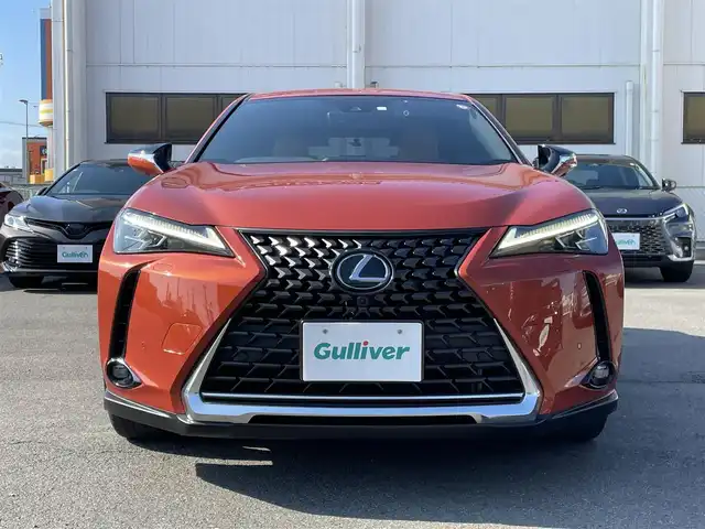 レクサス ＵＸ 250h バージョンL 群馬県 2023(令5)年 5.6万km ブレージングカーネリアンコントラストレイヤリング レクサスセーフティーシステム/・衝突軽減ブレーキ/・クルーズコントロール/・クリアランスソナー/・レーンキープアシスト/・ブラインドスポット/・オートハイビーム/・オートマチックハイビーム/・横滑り防止装置/・パノラミックビューモニター/・SOSコール/純正12.3インチナビ/・AM/FM/Bluetooth/・USB/フルセグTV/パドルシフト/パワーバックドア/前席シートヒーター/前席エアシート/前席パワーシート/ハンドルヒーター/シートメモリー/前後ドライブレコーダー/純正フロアマット/純正18インチアルミホイール/プッシュスタート/スマートキー