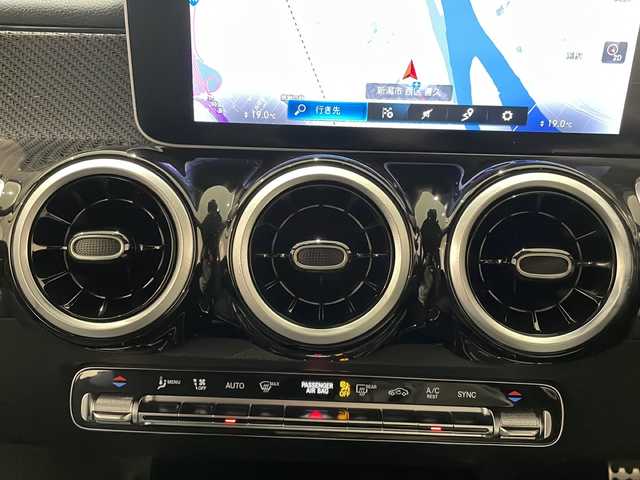 メルセデス・ベンツ ＧＬＢ２００ｄ AMGライン 新潟県 2020(令2)年 4.6万km デジタルホワイト レーダーセーフティパッケージ/・アダプティブディスタンスアシスト・ディストロニック/・アクティブブレーキアシスト/・アクティブレーンキーピングアシスト/ナビゲーションパッケージ/・TV/USB/BT/アテンションアシスト/ブラインドスポットアシスト/レーンチェンジアシスト/インテリジェントライトシステム/フラットランクオープナー/360°カメラシステム/ダウンヒル・スピード・レギュレーション/D席N席パワーシート/シートヒーター/ETC2.0/ドライブレコーダー