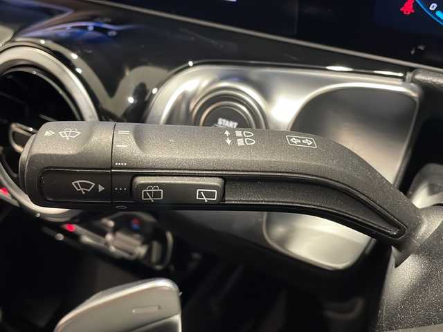 メルセデス・ベンツ ＧＬＢ２００ｄ AMGライン 新潟県 2020(令2)年 4.6万km デジタルホワイト レーダーセーフティパッケージ/・アダプティブディスタンスアシスト・ディストロニック/・アクティブブレーキアシスト/・アクティブレーンキーピングアシスト/ナビゲーションパッケージ/・TV/USB/BT/アテンションアシスト/ブラインドスポットアシスト/レーンチェンジアシスト/インテリジェントライトシステム/フラットランクオープナー/360°カメラシステム/ダウンヒル・スピード・レギュレーション/D席N席パワーシート/シートヒーター/ETC2.0/ドライブレコーダー