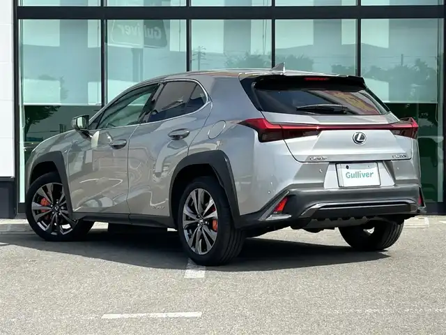 レクサス ＵＸ 250h Fスポーツ 和歌山県 2021(令3)年 6.8万km ソニックチタニウム オレンジキャリパー/純正12.3インチナビ/全方位カメラ/フルセグTV/BT/衝突軽減ブレーキ/ブラインドスポットモニター/前後コーナーセンサー/オートライト/レーダークルコン/ドラレコ/ETC/シートヒーター/ステアリングヒーター/ステアリングリモコン/シートメモリー/パドルシフト/電動リアゲート/3眼LEDヘッドライト/フォグランプ