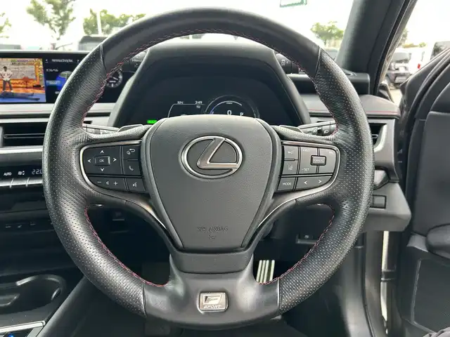 レクサス ＵＸ 250h Fスポーツ 和歌山県 2021(令3)年 6.8万km ソニックチタニウム オレンジキャリパー/純正12.3インチナビ/全方位カメラ/フルセグTV/BT/衝突軽減ブレーキ/ブラインドスポットモニター/前後コーナーセンサー/オートライト/レーダークルコン/ドラレコ/ETC/シートヒーター/ステアリングヒーター/ステアリングリモコン/シートメモリー/パドルシフト/電動リアゲート/3眼LEDヘッドライト/フォグランプ