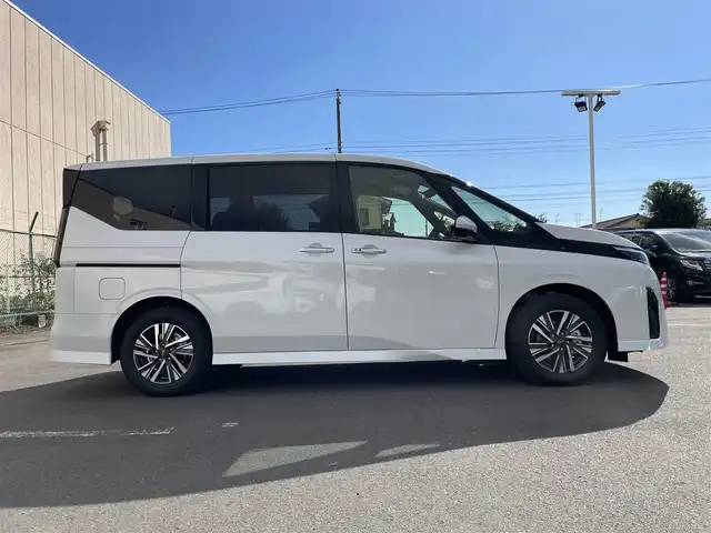 日産 セレナ e－パワー ハイウェイスター V 東京都 2025(令7)年 0.1千km 白 登録済未使用車　/純正統合型インターフェイス１２型ＤＡナビフルセグ　/・BluetoothAudio/・AppleCarPlay/AndroidAuto/・AmazonAlexa/USB/HDMI/純正フリップダウンモニター　/インテリジェントアラウンドビュー/インテリジェントルームミラー/３６０度セーフティアシスト　/・プロパイロット　/・インテリジェントエマージェンシーブレーキ /・衝突回避ステアリングアシスト /・標識検知機能 置くだけ充電/・ふらつき警報/・踏み間違い衝突防止アシスト/純正LEDヘッドライト/ハンズフリーパワースライドドア/USB電源ソケット/プッシュパワースターター/スマートキー/保証書＆取説