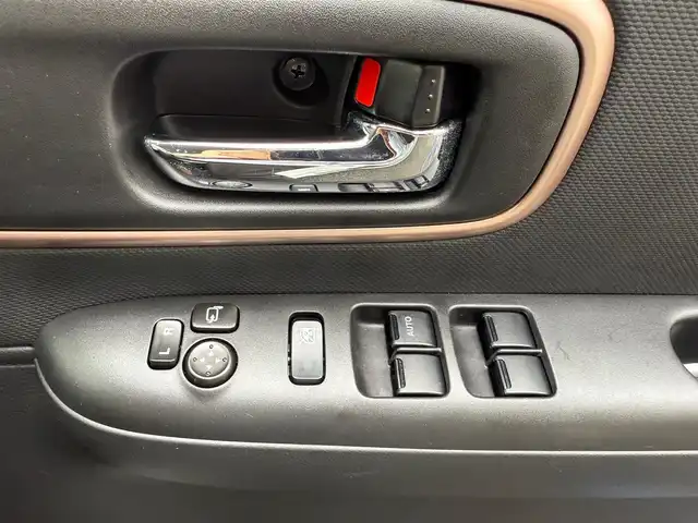 スズキ ワゴンＲ スマイル HYBRID X 静岡県 2022(令4)年 0.9万km ピュアホワイトP ワンオーナー・保証書/走行8916キロ（登録時）/マイルドハイブリット/アイドリングストップシステム/セーフティサポート/両側パワースライドドア/純正9型メモリーナビ/地デジTV/DVD再生/CD/Bluetoothオーディオ/ステアリングスイッチ/全方位カメラ/LEDヘッドランプ/LEDフォグランプ/ウィンカードアミラー/D席シートヒーター/メッキドアハンドル/純正14インチアルミ/スマートキー×2/プッシュスタート/パーソナルテーブル（D席背面）/純正フロアマット/純正ワイドドアバイザー/オートエアコン/WエアB＋サイドエアB/車両取説＋ナビ取説あり