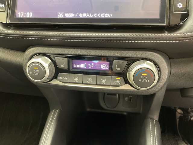 日産 キックス X 愛知県 2021(令3)年 4.8万km プレミアムホライズンオレンジ/ピュアブラック 2トーン プロパイロット/SOSコール/純正9型ナビ SDカードなし/全方位カメラ/クルーズコントロール/シートヒーター/バックカメラ/コーナーセンサー/純正アルミホイール/ルーフレール/LEDヘッドライト/ステアリングヒーター/インテリジェントミラー/オートライト/ドライブレコーダー/ETC/衝突軽減システム/フルセグ/CD DVD/Bluetooth/ステアリングスイッチ/スマートキー/プッシュスタート