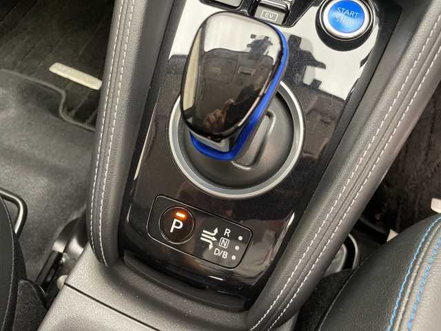 日産 キックス X 愛知県 2021(令3)年 4.8万km プレミアムホライズンオレンジ/ピュアブラック 2トーン プロパイロット/SOSコール/純正9型ナビ SDカードなし/全方位カメラ/クルーズコントロール/シートヒーター/バックカメラ/コーナーセンサー/純正アルミホイール/ルーフレール/LEDヘッドライト/ステアリングヒーター/インテリジェントミラー/オートライト/ドライブレコーダー/ETC/衝突軽減システム/フルセグ/CD DVD/Bluetooth/ステアリングスイッチ/スマートキー/プッシュスタート