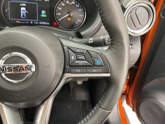 日産 キックス X 愛知県 2021(令3)年 4.8万km プレミアムホライズンオレンジ/ピュアブラック 2トーン プロパイロット/SOSコール/純正9型ナビ SDカードなし/全方位カメラ/クルーズコントロール/シートヒーター/バックカメラ/コーナーセンサー/純正アルミホイール/ルーフレール/LEDヘッドライト/ステアリングヒーター/インテリジェントミラー/オートライト/ドライブレコーダー/ETC/衝突軽減システム/フルセグ/CD DVD/Bluetooth/ステアリングスイッチ/スマートキー/プッシュスタート