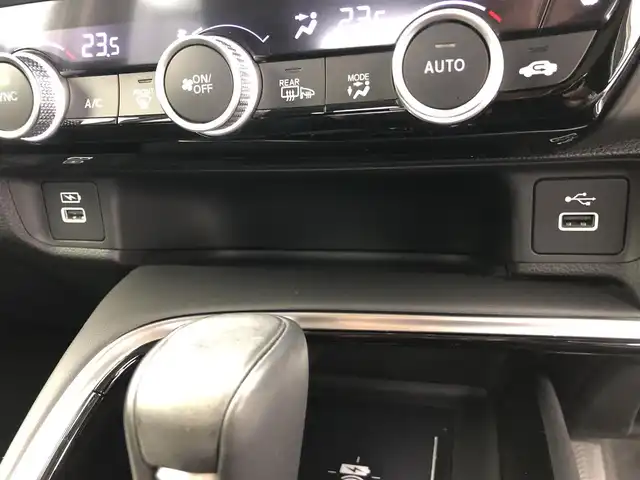 ホンダ ヴェゼル ハイブリッド e:HEV Z 愛知県 2022(令4)年 4.2万km プラチナホワイトパール ホンダセンシング/純正9型ナビ/・Bluetooth/・フルセグTV/・Applecarplay/・androidauto/メーカOPフロントグリル/メーカーOPゲートスポイラー/メーカーOPサイドガーニッシュ/アダプティブクルーズコントロール/ブラインドスポットモニター/Qi充電/パドルシフト/パワーバックドア/ETC2.0/バックカメラ/シートヒーター/ステアリングヒーター/純正AW/前後ドライブレコーダー