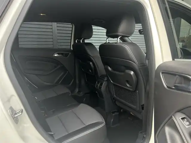 メルセデス・ベンツ Ｂ１８０ 茨城県 2018(平30)年 2.1万km カルサイトホワイト 後期型 /ワンオ-ナ- /ベ-シックパッケージ /・メモリー付パワーシート/・電動ランバーサポート/・クライメートコントロール/・サングラスケース/・アンダーシートボックス/・12V電源ソケット/RSP /ACC /LKA/BSA/LED /ナビ /12セグ /BT /CarPlay /USB /DVD/CD /バックカメラ /パークトロニック /半革シート /シートヒーター /パワーシート /キーレスゴー /パドルシフト /ETC /純正17inAW /禁煙車