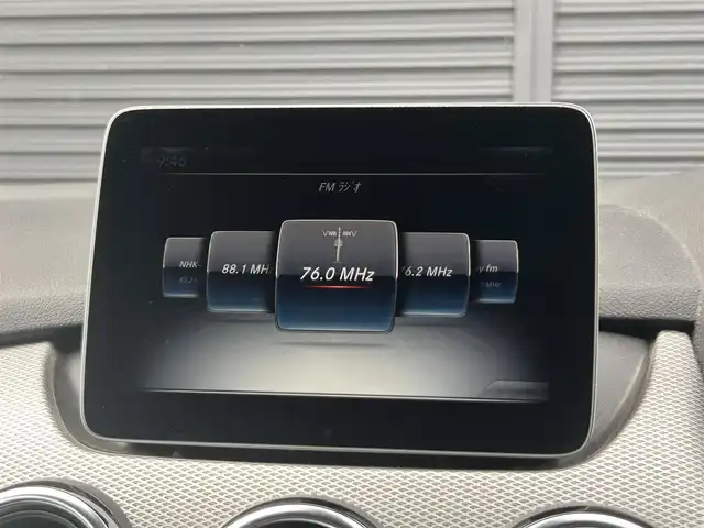 メルセデス・ベンツ Ｂ１８０ 茨城県 2018(平30)年 2.1万km カルサイトホワイト 後期型 /ワンオ-ナ- /ベ-シックパッケージ /・メモリー付パワーシート/・電動ランバーサポート/・クライメートコントロール/・サングラスケース/・アンダーシートボックス/・12V電源ソケット/RSP /ACC /LKA/BSA/LED /ナビ /12セグ /BT /CarPlay /USB /DVD/CD /バックカメラ /パークトロニック /半革シート /シートヒーター /パワーシート /キーレスゴー /パドルシフト /ETC /純正17inAW /禁煙車