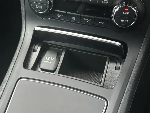 メルセデス・ベンツ Ｂ１８０ 茨城県 2018(平30)年 2.1万km カルサイトホワイト 後期型 /ワンオ-ナ- /ベ-シックパッケージ /・メモリー付パワーシート/・電動ランバーサポート/・クライメートコントロール/・サングラスケース/・アンダーシートボックス/・12V電源ソケット/RSP /ACC /LKA/BSA/LED /ナビ /12セグ /BT /CarPlay /USB /DVD/CD /バックカメラ /パークトロニック /半革シート /シートヒーター /パワーシート /キーレスゴー /パドルシフト /ETC /純正17inAW /禁煙車