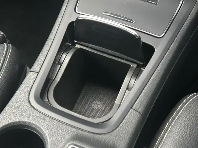 メルセデス・ベンツ Ｂ１８０ 茨城県 2018(平30)年 2.1万km カルサイトホワイト 後期型 /ワンオ-ナ- /ベ-シックパッケージ /・メモリー付パワーシート/・電動ランバーサポート/・クライメートコントロール/・サングラスケース/・アンダーシートボックス/・12V電源ソケット/RSP /ACC /LKA/BSA/LED /ナビ /12セグ /BT /CarPlay /USB /DVD/CD /バックカメラ /パークトロニック /半革シート /シートヒーター /パワーシート /キーレスゴー /パドルシフト /ETC /純正17inAW /禁煙車