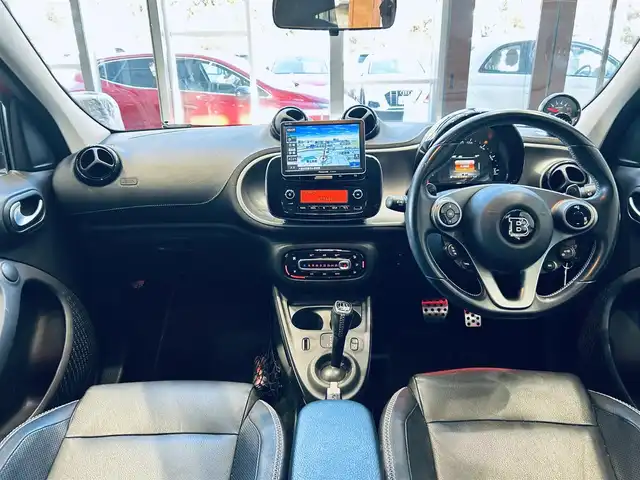 スマート ＭＣＣ スマート フォーフォー BRABUS エクスクルーシブ 大阪府 2017(平29)年 5.1万km 赤 ガラスルーフ/社外ナビ/TV/バックカメラ/純正17インチAW/クリアランスソナー/クルーズコントロール/レーンアシスト/黒革/シートヒーター/パドルシフト/リモコンキー/ETC/USB/AUX/Bluetooth