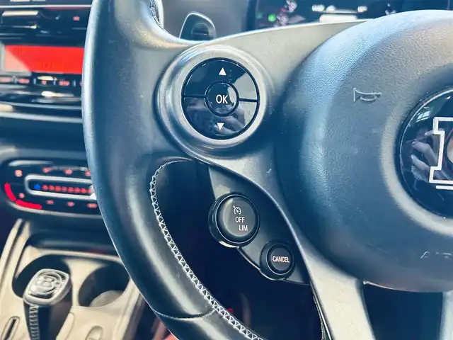 スマート ＭＣＣ スマート フォーフォー BRABUS エクスクルーシブ 大阪府 2017(平29)年 5.1万km 赤 ガラスルーフ/社外ナビ/TV/バックカメラ/純正17インチAW/クリアランスソナー/クルーズコントロール/レーンアシスト/黒革/シートヒーター/パドルシフト/リモコンキー/ETC/USB/AUX/Bluetooth