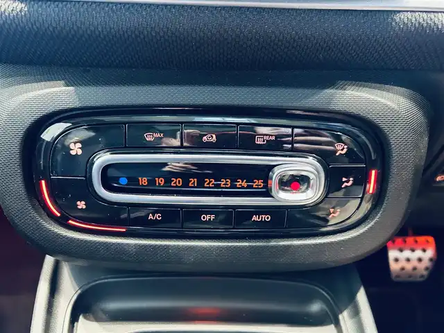 スマート ＭＣＣ スマート フォーフォー BRABUS エクスクルーシブ 大阪府 2017(平29)年 5.1万km 赤 ガラスルーフ/社外ナビ/TV/バックカメラ/純正17インチAW/クリアランスソナー/クルーズコントロール/レーンアシスト/黒革/シートヒーター/パドルシフト/リモコンキー/ETC/USB/AUX/Bluetooth