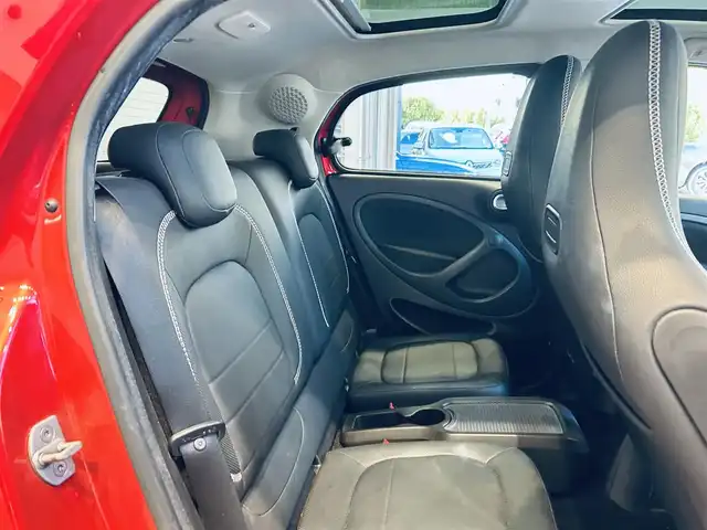 スマート ＭＣＣ スマート フォーフォー BRABUS エクスクルーシブ 大阪府 2017(平29)年 5.1万km 赤 ガラスルーフ/社外ナビ/TV/バックカメラ/純正17インチAW/クリアランスソナー/クルーズコントロール/レーンアシスト/黒革/シートヒーター/パドルシフト/リモコンキー/ETC/USB/AUX/Bluetooth