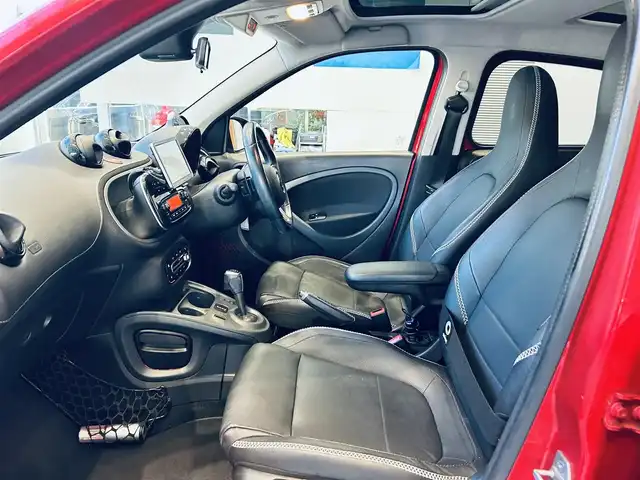 スマート ＭＣＣ スマート フォーフォー BRABUS エクスクルーシブ 大阪府 2017(平29)年 5.1万km 赤 ガラスルーフ/社外ナビ/TV/バックカメラ/純正17インチAW/クリアランスソナー/クルーズコントロール/レーンアシスト/黒革/シートヒーター/パドルシフト/リモコンキー/ETC/USB/AUX/Bluetooth