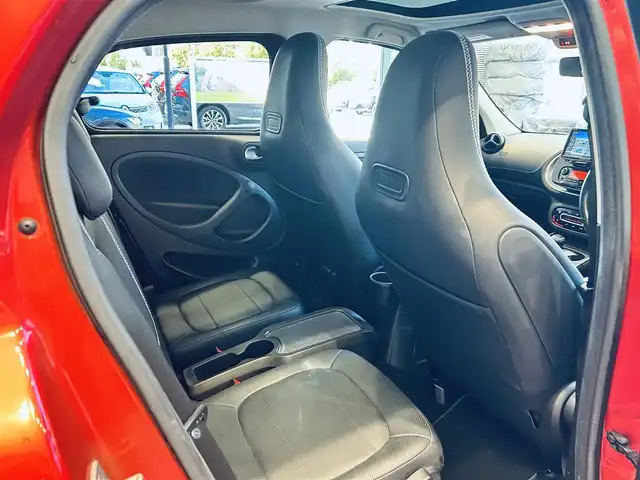 スマート ＭＣＣ スマート フォーフォー BRABUS エクスクルーシブ 大阪府 2017(平29)年 5.1万km 赤 ガラスルーフ/社外ナビ/TV/バックカメラ/純正17インチAW/クリアランスソナー/クルーズコントロール/レーンアシスト/黒革/シートヒーター/パドルシフト/リモコンキー/ETC/USB/AUX/Bluetooth