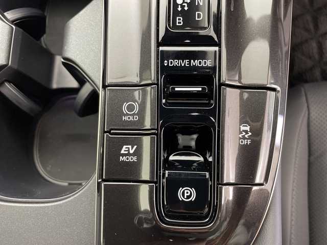 トヨタ クラウン スポーツ Z 鹿児島県 2024(令6)年 1.1万km プレシャスホワイトパール トヨタセーフティセンス/ワンオーナー/メーカーオプションディスプレイオーディオ/Bluetooth/フルセグテレビ/FM/AM/CarPlay/アンドロイドオート/パーキングアシスト/レーダークルーズコントロール/ビルトインETC2.0/全方位モニター/パノラマスライディングルーフ/電動リアゲート/デジタルインナーミラー/前後ドライブレコーダー/前席パワーシート/ベンチレーション/モデリスタフルエアロ/テレビキャンセラー/ステアリングヒーター/ワイアレス充電