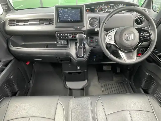 ホンダ Ｎ ＢＯＸ カスタム L スタイル+ブラック 香川県 2022(令4)年 4.6万km プラチナホワイトパール ホンダセンシング/→衝突軽減ブレーキ/→誤発信抑制機能/→後方誤発信抑制機能/→近距離衝突軽減ブレーキ/→歩行者事故軽減ステアリング/→路外逸脱抑制機能/→クルーズコントロール/→車線維持支援システム/→先行車発進お知らせ機能/→標識認識機能/→オートハイビーム/PanasonicSDナビ/【Bluetooth/ＡＭ／ＦＭ／フルセグＴＶ】/バックカメラ/両側パワースライドドア/純正革巻きステアリング/ステアリングリモコン/クラッツィオシートカバー/クラッツィオフロアマット/前席シートヒーター/後席クールフィルム施工/シートバックテーブル/後側コーナーセンサー/純正フルLEDヘッドライト/純正ドアバイザー/純正14インチアルミホイール/ETC/スマートキー/プッシュスタート