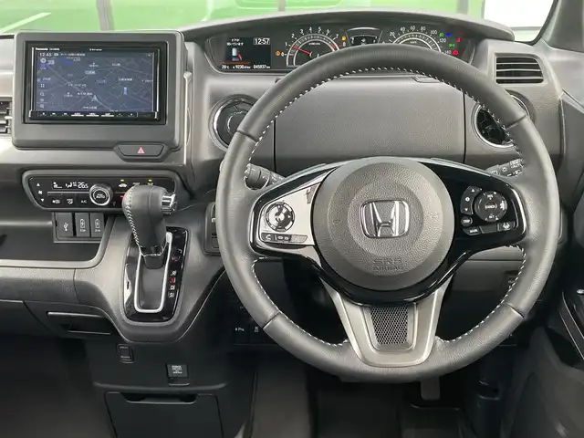 ホンダ Ｎ ＢＯＸ カスタム L スタイル+ブラック 香川県 2022(令4)年 4.6万km プラチナホワイトパール ホンダセンシング/→衝突軽減ブレーキ/→誤発信抑制機能/→後方誤発信抑制機能/→近距離衝突軽減ブレーキ/→歩行者事故軽減ステアリング/→路外逸脱抑制機能/→クルーズコントロール/→車線維持支援システム/→先行車発進お知らせ機能/→標識認識機能/→オートハイビーム/PanasonicSDナビ/【Bluetooth/ＡＭ／ＦＭ／フルセグＴＶ】/バックカメラ/両側パワースライドドア/純正革巻きステアリング/ステアリングリモコン/クラッツィオシートカバー/クラッツィオフロアマット/前席シートヒーター/後席クールフィルム施工/シートバックテーブル/後側コーナーセンサー/純正フルLEDヘッドライト/純正ドアバイザー/純正14インチアルミホイール/ETC/スマートキー/プッシュスタート